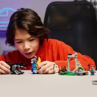 LEGO® Fortnite®  77075 Лагерът на Peely и Sparkplug (4)