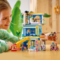 LEGO® Friends 42689 Къща на клуба на приятелите в Хартлейк Сити (1)