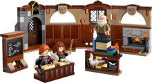 LEGO® Harry Potter™ 76442 Замъкът Хогуортс: Час по вълшебство (2)