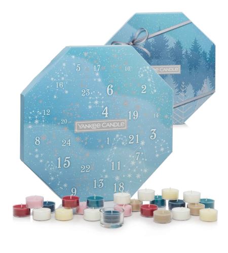 Yankee Candle Bright Lights adventní kalendář věnec čajová svíčka 24 x 9,8 g + skleněný svícen